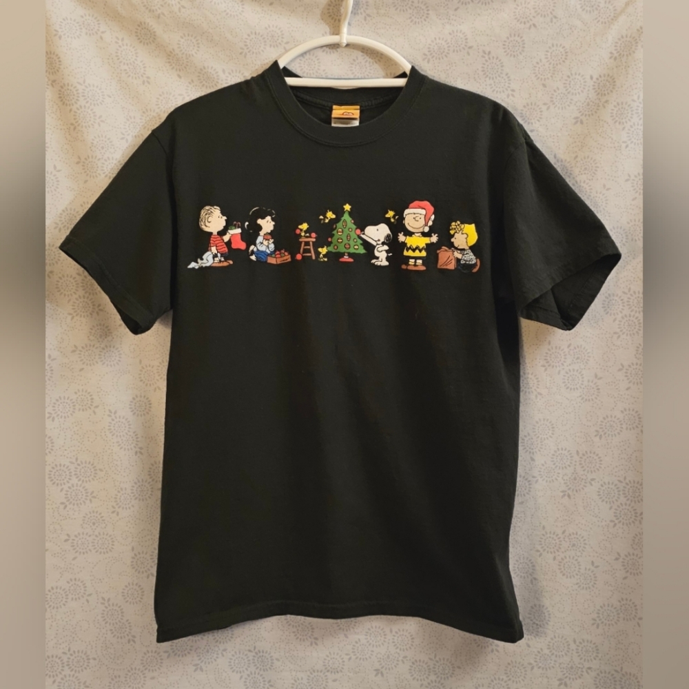 ✨️ Peanuts/ Snoopy/ Charlie Brown Christmas T-shirt ~ Adult Medium/ Green